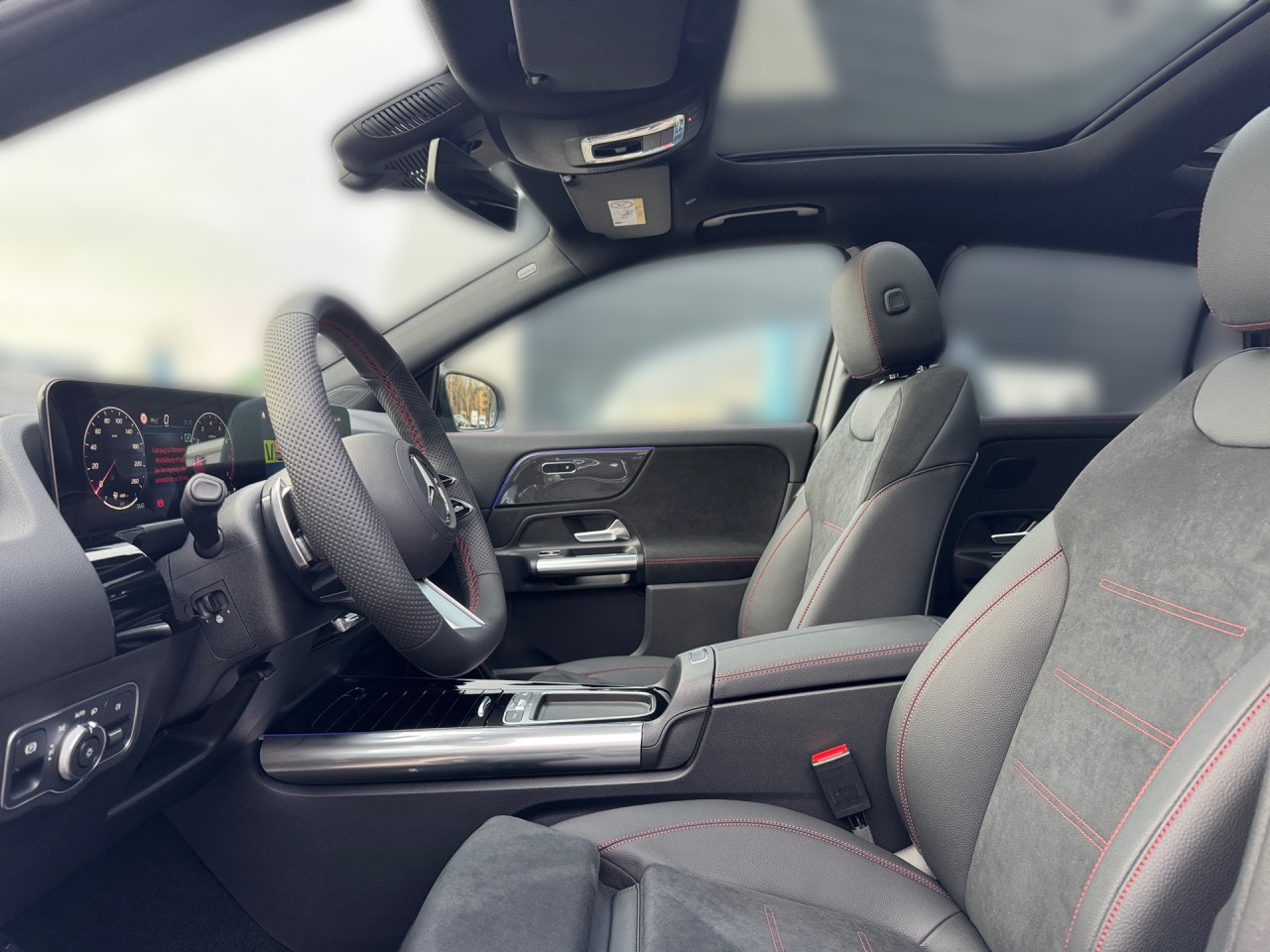 Getriebe: Automatikgetriebe 7G-DCT, 7 G&auml;ngeAusstattungslinie: AMG Line Exterieur: Advanced Plus,  AMG Line InterieurAusstattungspakete: Winterpaket,  AMG Sportpaket,  Komfort Paket: Sitzkomfort-Paket,  Night-Paket,  Licht- und Sichtpaket,  SpiegelpaketAssistenzsysteme: Fernlichtassistent,  Aktiver Park-Assistent inkl. PARKTRONIC,  Surround-Kamerasystem: Park-Paket mit 360&deg;-Kamera,  DISTRONIC,  Berganfahrhilfe,  Spracheingabesystem,  M&uuml;digkeitserkennung,  Spurhalteassistent,  Bremsassistent,  COLLISION PREVENTION ASSIST,  Verkehrszeichenerkennung,  GespannstabilisierungLicht und Sicht: Multibeam LED Scheinwerfer,  Tagfahrlicht,  Regensensor,  Automatisch abblendender Innenspiegel,  W&auml;rmeschutzverglasung,  Ambientebeleuchtung mehrfarbig,  LichtsensorAudio &amp; Kommunikation: MBUX,  Navigationssystem,  Radio,  Digitaler Radioempfang DAB,  Soundsystem,  USB Anschluss,  Mercedes connect me,  Handyvorbereitung Bluetooth,  Android Auto u. Apple CarPlay,  Kabelloses Laden f&uuml;r Handys,  WLAN HotspotKomfort: Digitales Kombiinstrument,  Klimaautomatik,  Panorama-Schiebedach,  Lordosenst&uuml;tze Fahrer/Beifahrer,  Sitzheizung Fahrer/Beifahrer,  Sportsitze,  Armauflage Fahrer/Beifahrer,  Direktlenkung,  Lenks&auml;ule verstellbar,  HANDS-FREE ACCESS,  Start-Stopp System,  Zentralver. mit Fernbedienung,  Fensterheber elektrisch,  EASY-PACK Heckklappe,  DYNAMIC SELECT,  Getr&auml;nkehalter vornInterieur: Sitze Kunstleder Ledernachbildung ARTICO / Mikrofaser MICROCUT schwarz,  Innenfarbe schwarz,  Multifunktions-Sport-/Lederlenkrad,  Lenkradheizung,  Bordcomputer,  R&uuml;cksitze klappbar,  Dekoreinlagen: H62 Zierelemente Carbonstruktur,  Lenkrad-SchaltwippenExterieur: Anh&auml;ngerkupplung schwenkbar,  Tieferlegung: Komfortfahrwerk mit Tieferlegung,  Touchscreen Bedienung,  Sportbremsanlage,  AMG Leichtmetallfelgen 19 Zoll,  Au&szlig;enspiegel elekt. anklappbar,  Dachreling: schwarz,  Reifenpannenset,  NotrufsystemSicherheit: i-Size Kindersitzbefestigung,  Fu&szlig;g&auml;ngerschutzsystem,  Fahrer- /Beifahrerairbag,  Seitenairbag vorn und hinten,  Knieairbag Fahrer,  Traktionskontrolle,  Elektr. Stabilit&auml;tsprogramm ESP,  Reifendruckkontrolle,  Wegfahrsperre,  Au&szlig;entemperatur Anzeige,  Antiblockiersystem ABS,  Bremsverschlei&szlig;anzeige,  Notbremsassistent,  Totwinkel-AssistentWeitere Ausstattung: 2S0 Digitales Extra: Individualisierungs-Paket,  859 CENTRAL MEDIA DISPLAY,  PDB Advanced-Plus-Paket mit  Digitalen Extras,  273 Ausstiegswarnfunktion,  Laderaum-Paket,  Gebrauchtwagensiegel: Junge SterneSonstige Ma&szlig;e und Gewichte: Nutzlast: 500 kg,  zul&auml;ssiges Gesamtgewicht: 2.070 kg,  Radstand: 2.729 mm24 Monate Garantie ab Erstzulassung. Fahrzeug hat Haltedauer. Liefertermin in Abstimmung mit dem Verk&auml;ufer. Irrt&uuml;mer und &Auml;nderungen vorbehalten